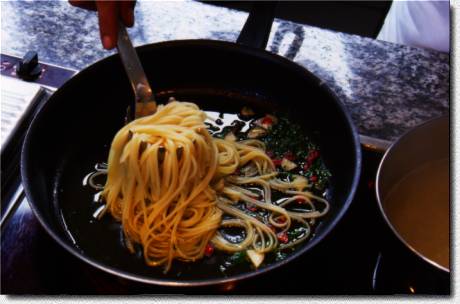 Spaghetti aglio, olio e peperoncino Zubereitung 2